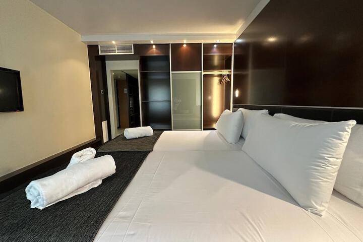 Room 6 of 53