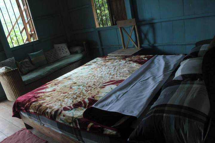 Room 27 of 146