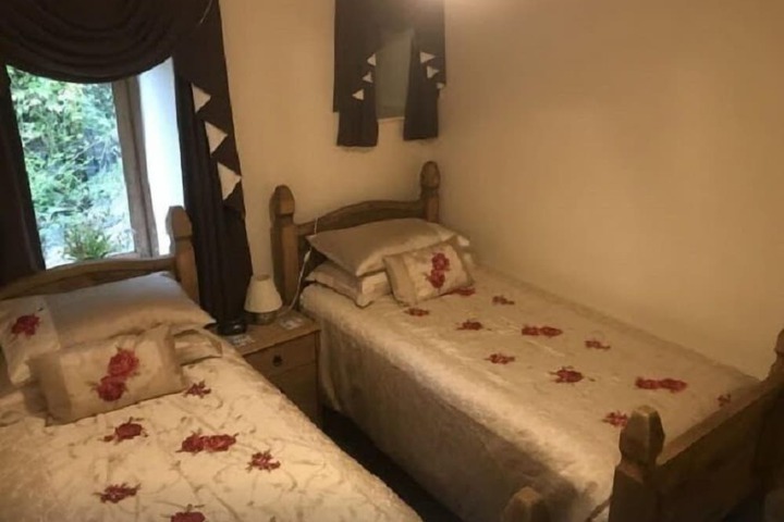 Room 4 of 32