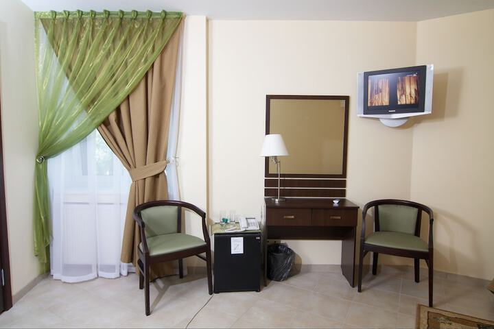 Room 4 of 35