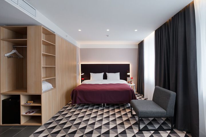 Room 10 of 56