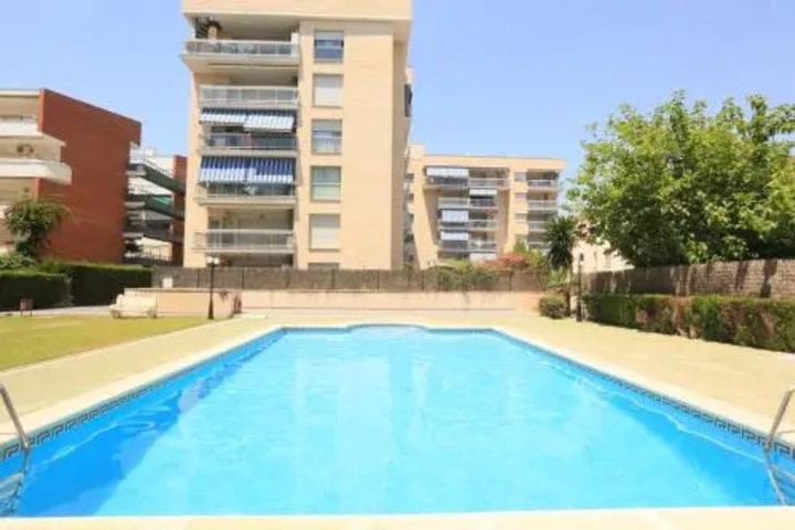 Pool 10 of 17