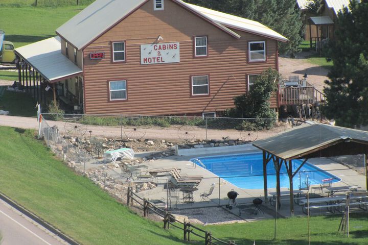 Swimming pool at Black Hills Motel at Quails Crossing