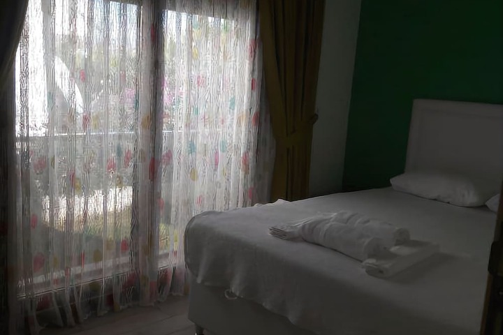 Room 2 of 82