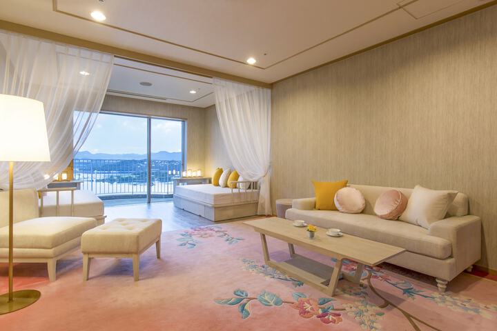 Room 7 of 50