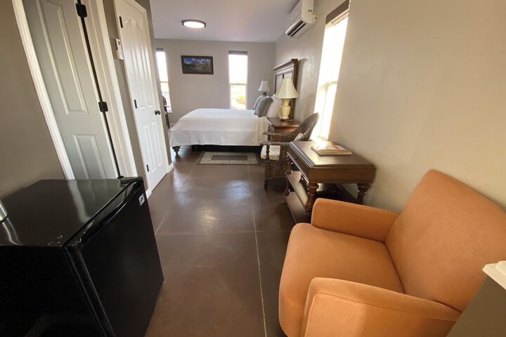 Room 21 of 136