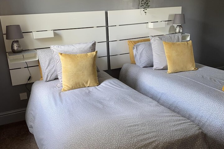 Room 10 of 13