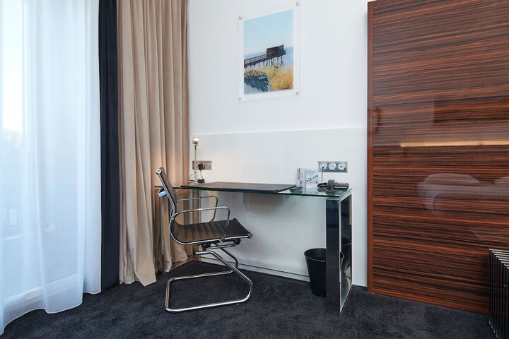 Room 12 of 114