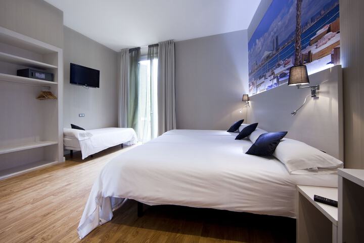 Room 7 of 18