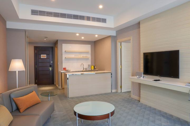 Room 5 of 111