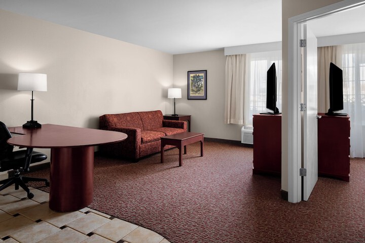 Room 12 of 28