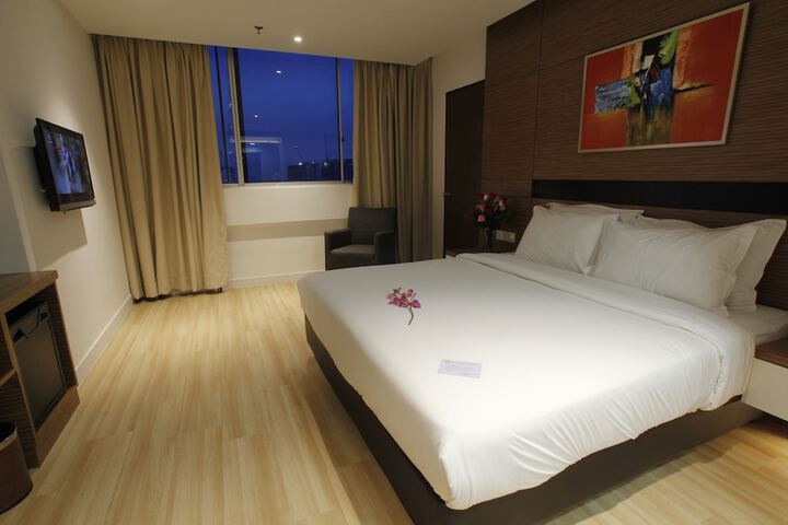 Room 16 of 32