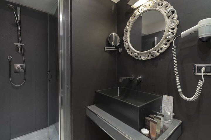 Room 115 of 208