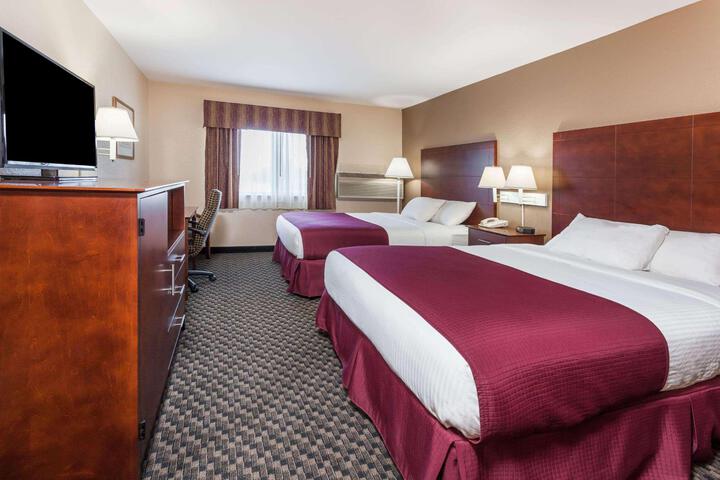 1 Queen Bed (13 of 36)