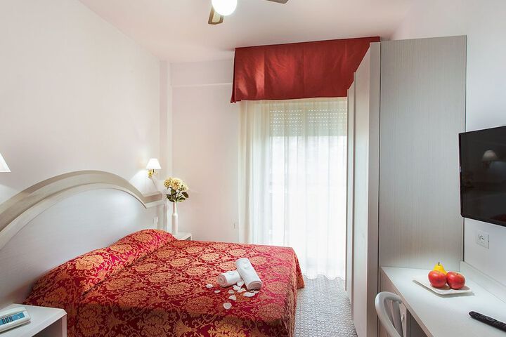 Room 4 of 32