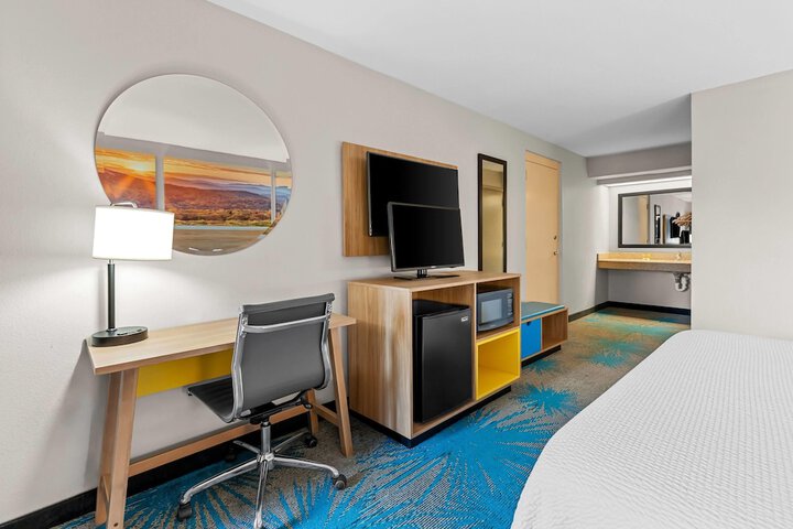 Room 12 of 36
