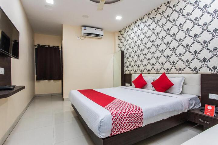 OYO 15676 Hotel Aaradhy