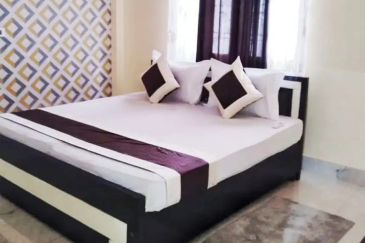 Room 2 of 9