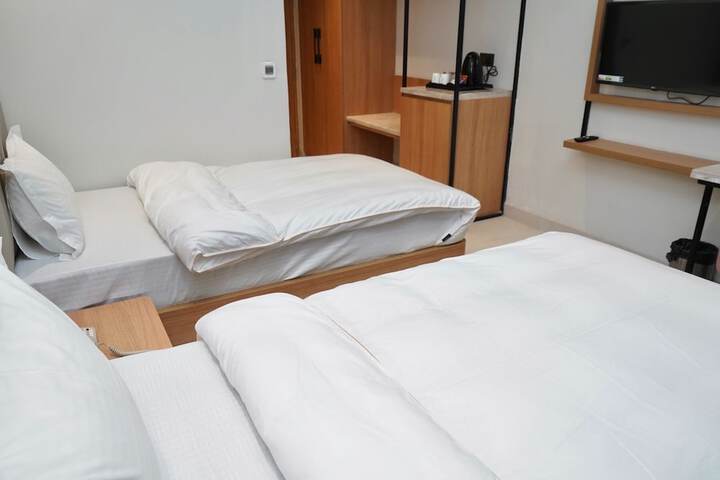 Room 8 of 31