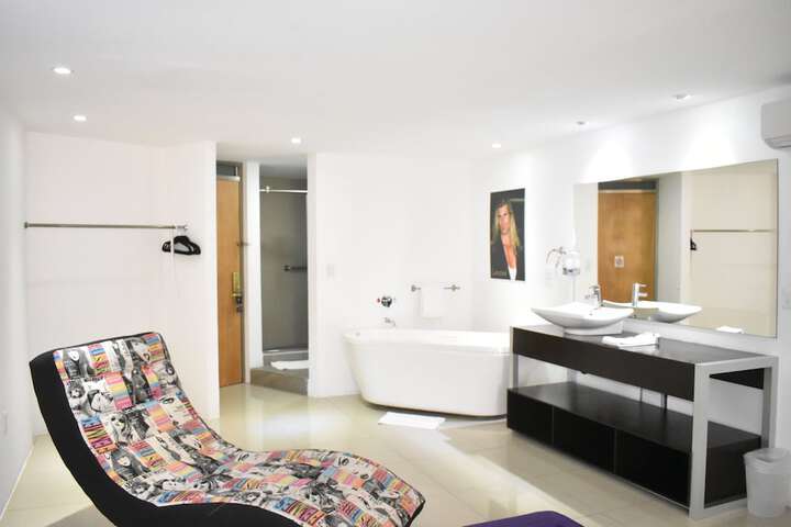 Room 48 of 60