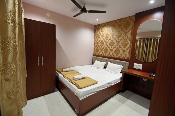 Room 7 of 28