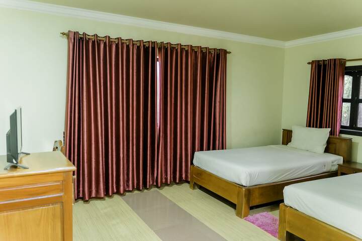 Room 7 of 16
