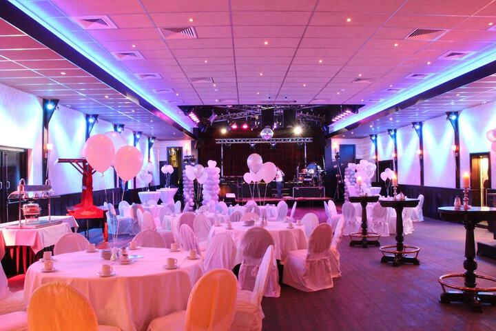 Ballroom/Hall 34 of 47