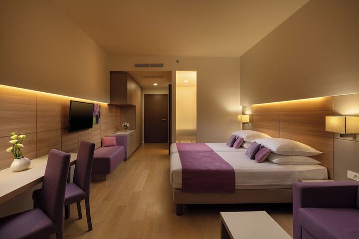 Room 11 of 89