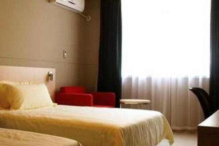 Room 2 of 29