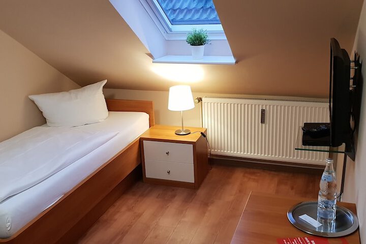 Room 4 of 42
