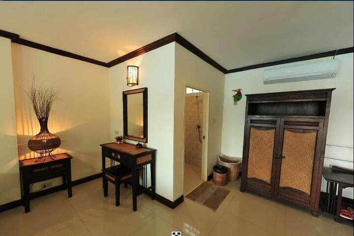 Room 15 of 32