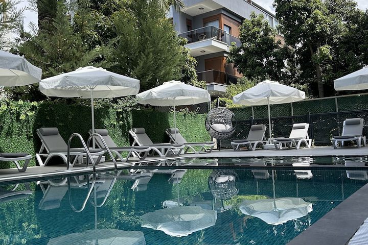 Pool 47 of 76