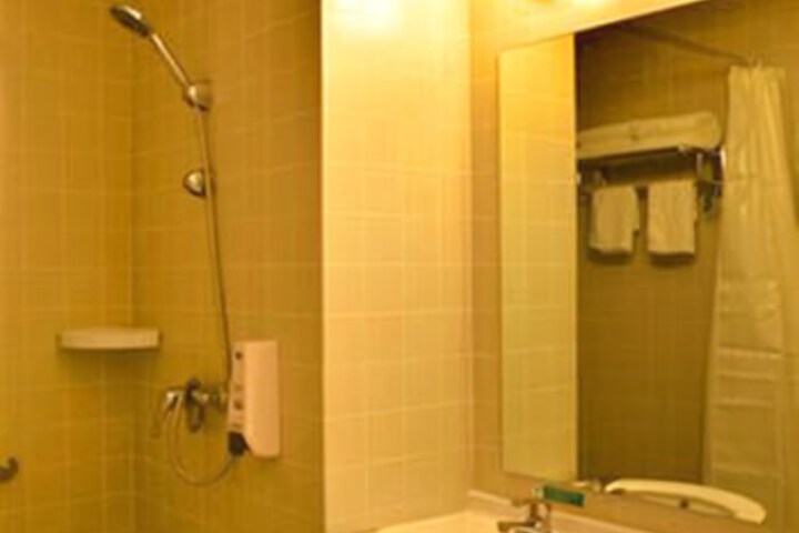 Room 6 of 7