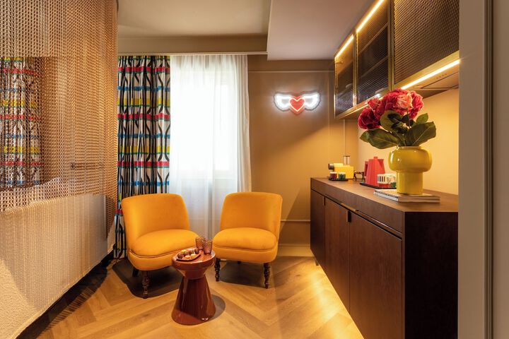 Room 15 of 141