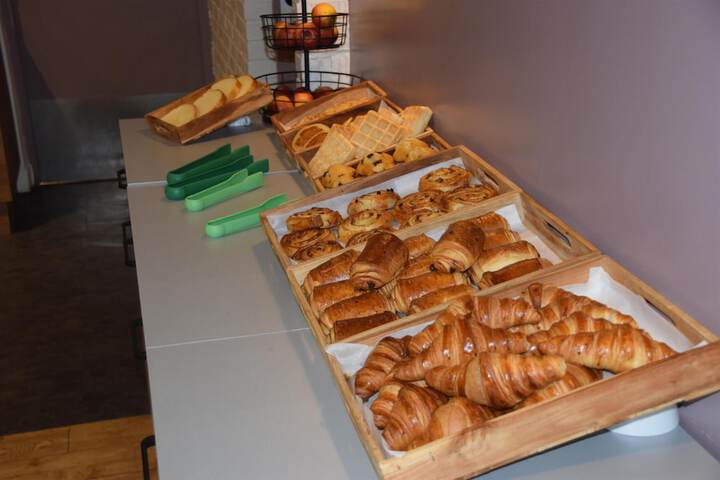 Breakfast/Coffee Service 20 of 34