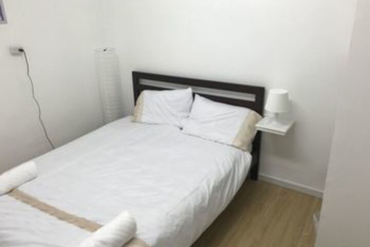 Room 4 of 9