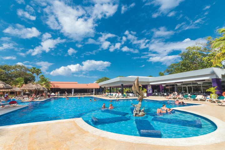 Hotel with Pool