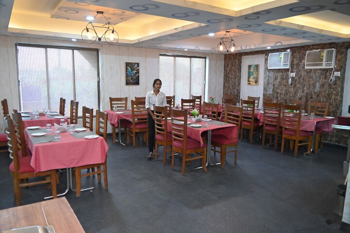 Dining 66 of 89
