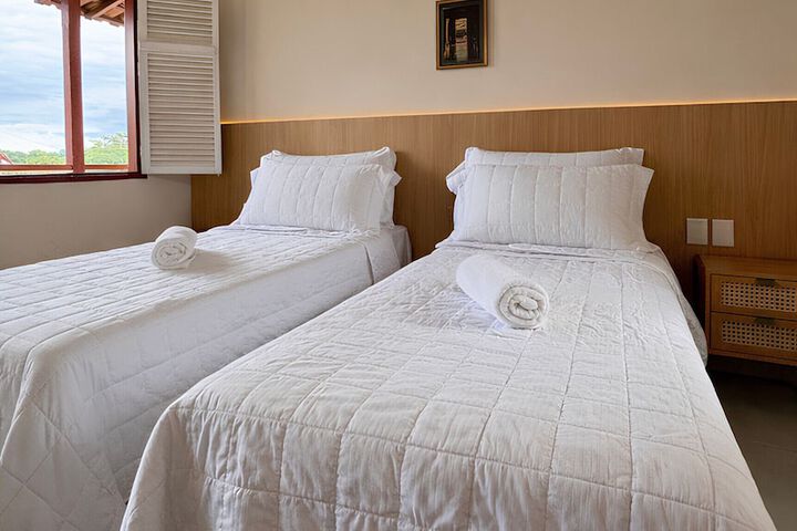 Room 4 of 33