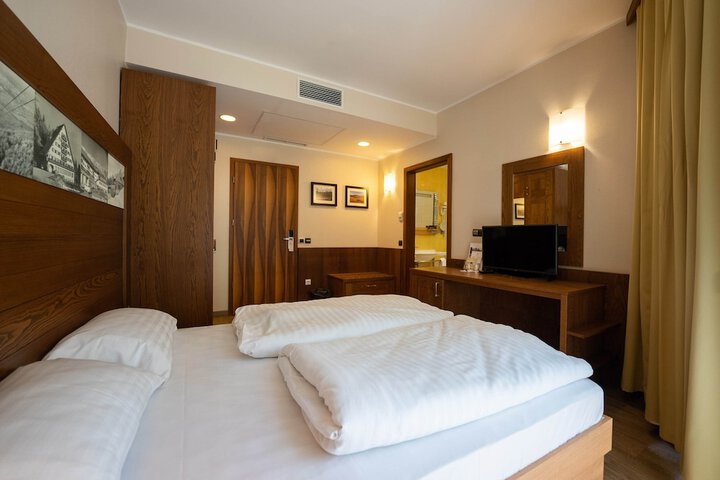 Room 44 of 138