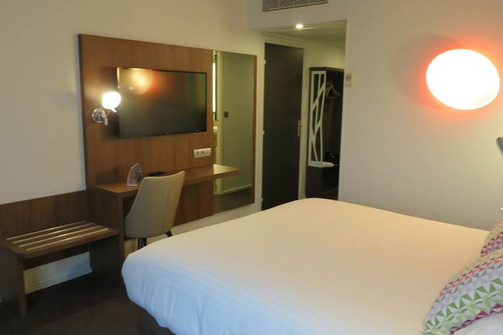 Room 10 of 69
