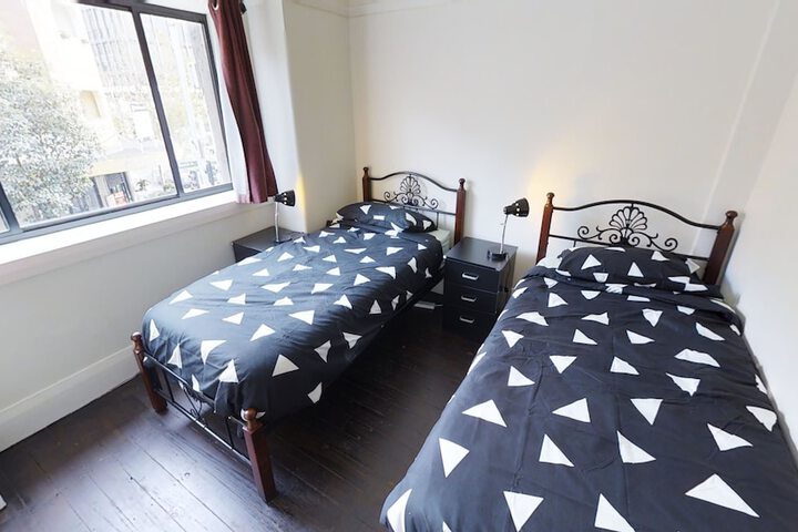 Room 9 of 50