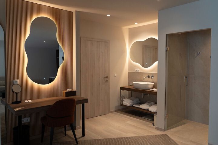 Room 73 of 165