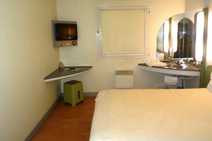 Room 4 of 60