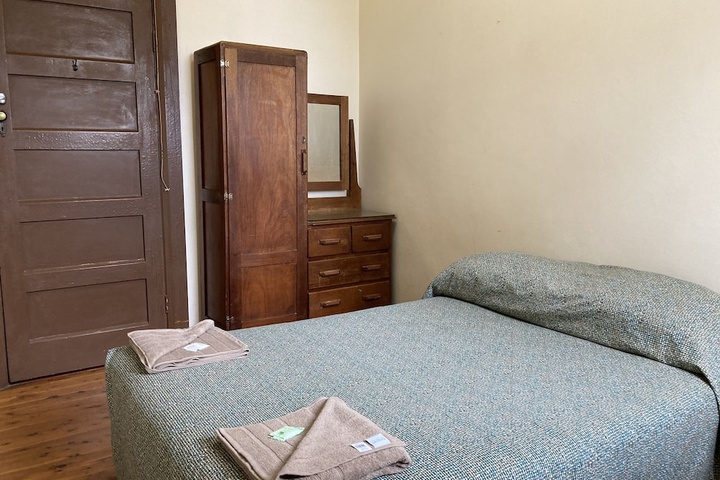 Room 6 of 11