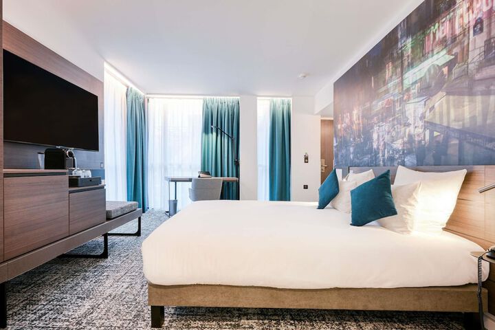 Room 12 of 120