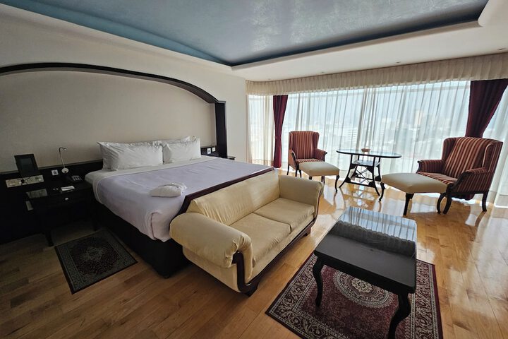 Room 5 of 33