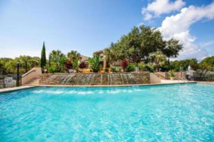 Pool 10 of 23