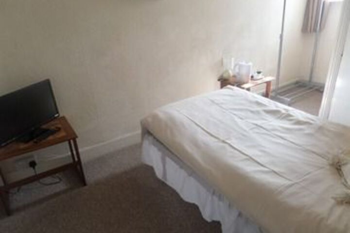 Room 5 of 11