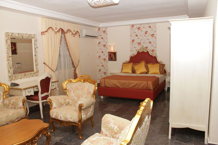 Room 14 of 33